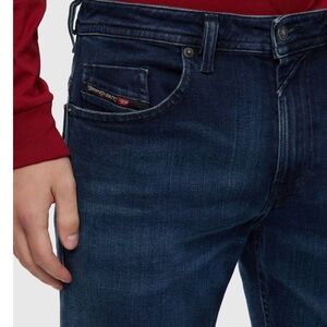 New with tags Diesel Thommer jeans